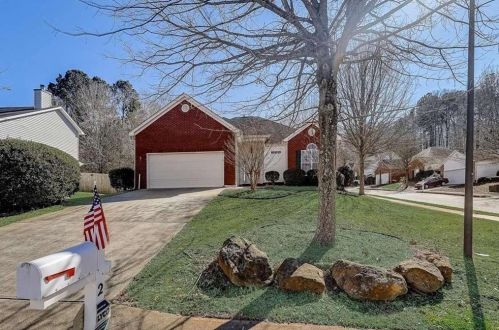 2 Grier Ln, Newnan, GA 30263-6756