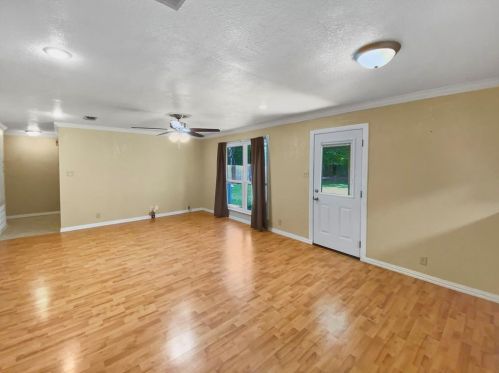 516 Dwyer St, Angleton, TX 77515-5346