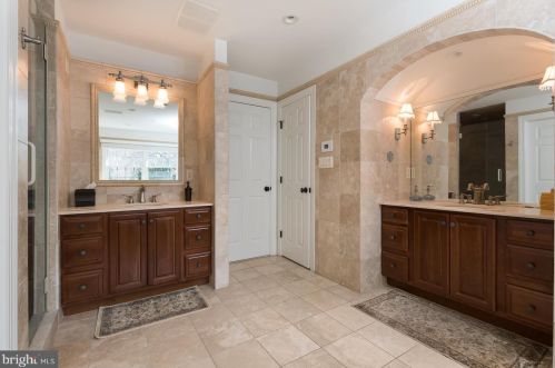 19 Derwent Dr, Princeton NJ  08540-7551 exterior