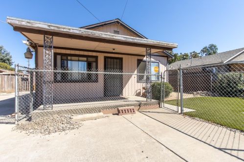 2037 Kenneth St, Modesto, CA 95351-3420