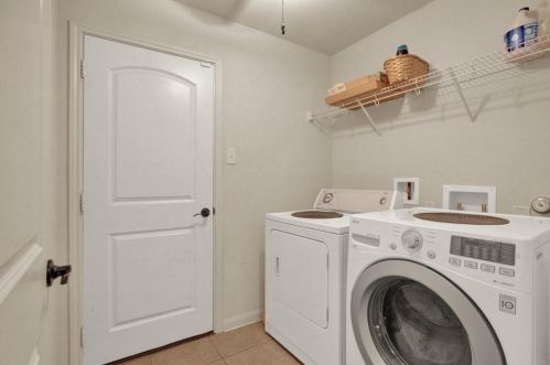 1525 Treeta Trl, Uhland TX 78640 exterior