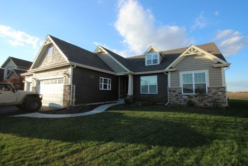 465 Davis Dr, Sycamore, IL 60178-8797