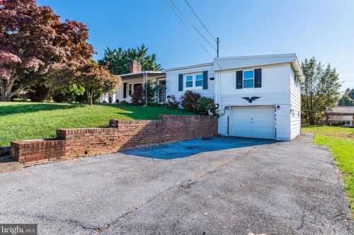 907 Orange St, Harrisburg, PA 17113-1359