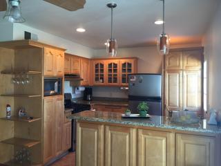 4684 Oceano Cir, Huntington Beach CA  92649-3224 exterior