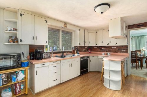143 Allen Dr, Warwick, RI 02818-2303