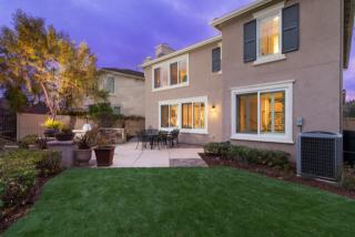 1110 Woodcrest Ln, Vista, CA 92081-7881