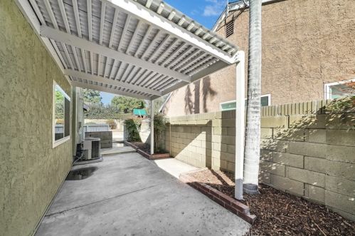 1617 Aspen St, Santa Ana CA  92705-6903 exterior
