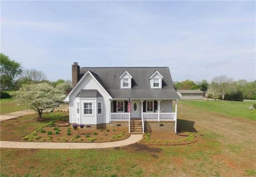 1137 Moorehead Pl, Pendleton, SC 29670-9494