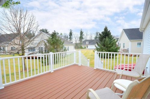 86 Hunt Glen Dr, Granby CT  06035-2632 exterior