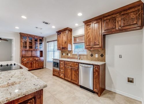 6984 Allen Place Dr, Fort Worth TX  76116-9341 exterior