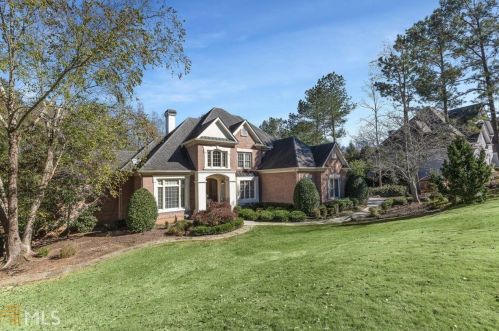 1635 Misty Oaks Dr, Atlanta, GA 30350-3529