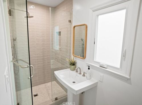 1250 Spazier Ave, Glendale CA  91201-1322 exterior