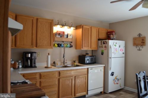 8 Jones St, Harrisburg, PA 17113-1609