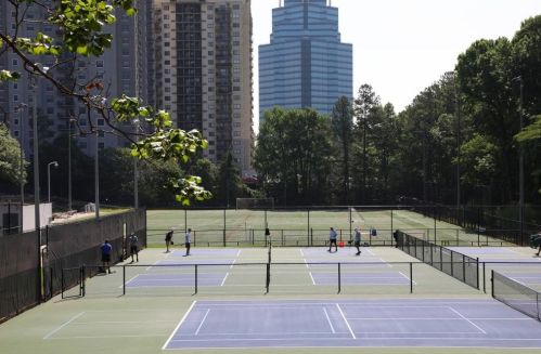 96 Goldrush Cir, Atlanta GA  30328-5240 exterior