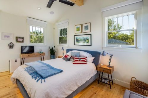 319 Edgefield Ave, Dallas TX  75208-5316 exterior