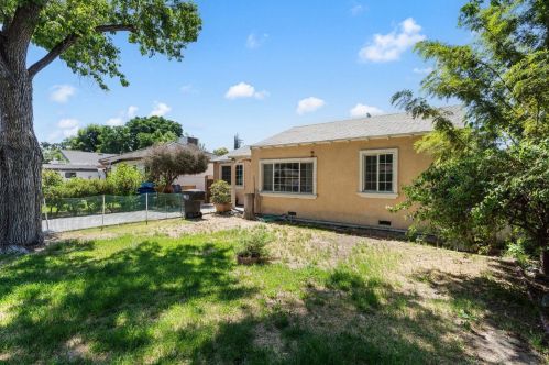 425 Oak St, Modesto, CA 95351-2550