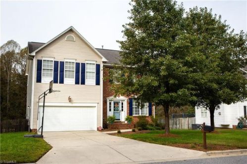 3389 Valley Crossing Dr, Greensboro, NC 27410-9195