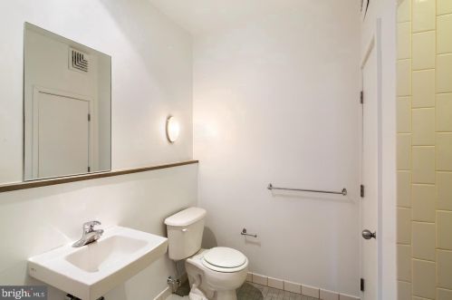 1016 Hamilton St, Philadelphia PA  19123-3725 exterior