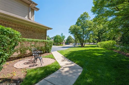 3950 Balmoral Ct, Rolling Meadows, IL 60008-2363