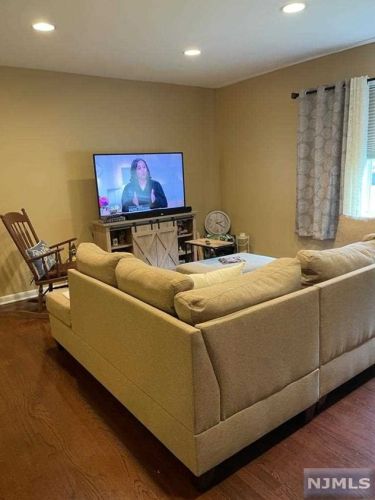 1136 Boulevard, N Milford, NJ 07646-2431