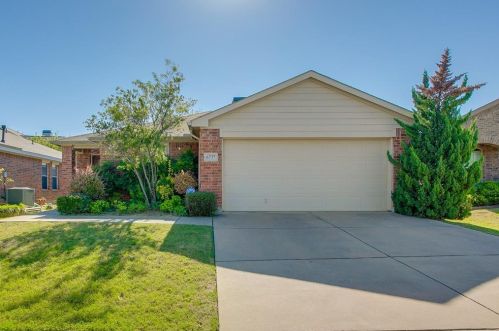 6737 Friendsway Dr, Fort Worth TX  76137-7543 exterior