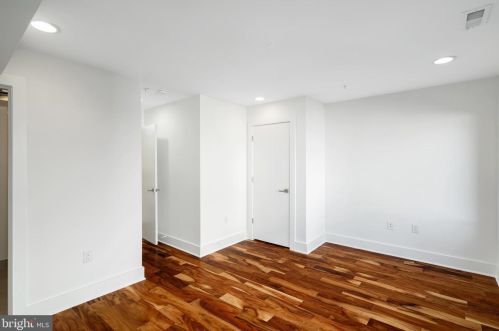 146 Front St, Philadelphia PA 19106-0020 exterior