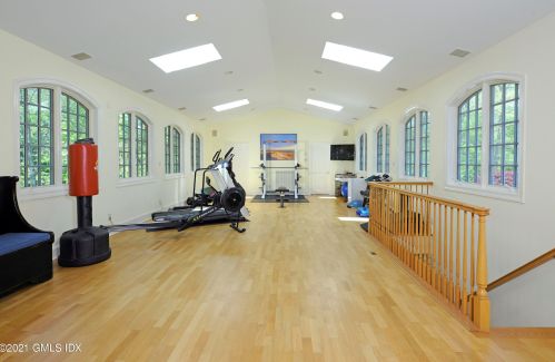 41 Baldwin Farms, Greenwich CT  06831-3306 exterior