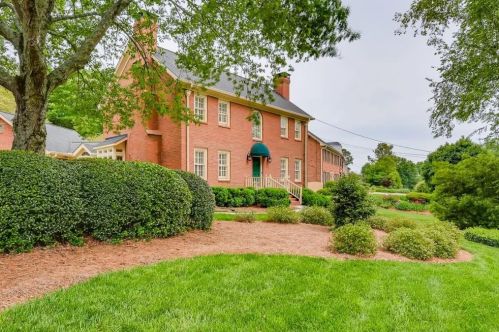 5274 Bowers Brook Dr, Lilburn, GA 30047-5174