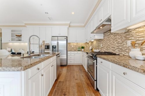 78 Rembrandt, Irvine CA  92620-7314 exterior
