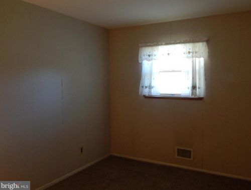 4 Stoneham Rd, Trenton NJ 08638-2745 exterior