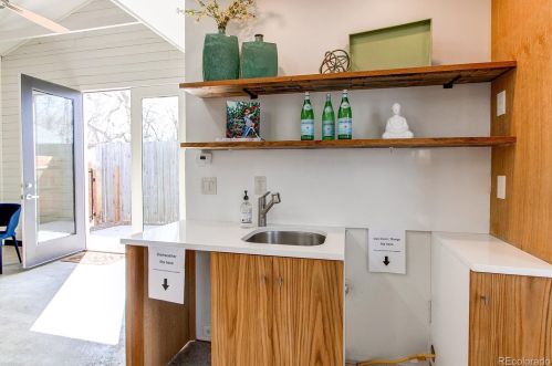 2202 Marion St, Denver CO  80205-5247 exterior