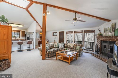 208 Pathfinder Ln, Hedgesville WV  25427-6160 exterior