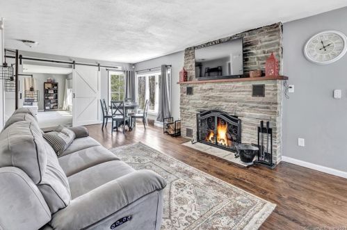 119 Rocky Rest Rd, Huntington, CT 06484-4200