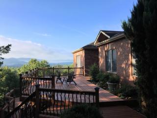 21 Masters Crest Dr, Etowah, NC 28729-8718