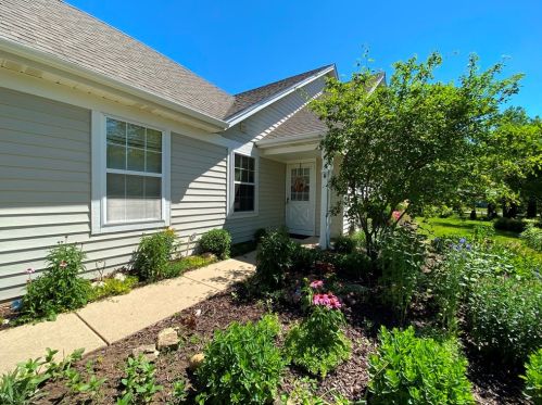 501 Northgate Cir, Oswego, IL 60543-8205