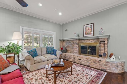 6127 Dilbeck Ln, Dallas TX  75240-5350 exterior