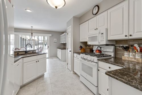 754 Bedford Dr, Bull Valley, IL 60014-8404