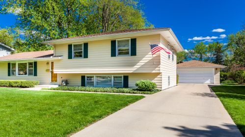 520 Cypress Dr, Naperville, IL 60540-7205