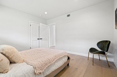 3701 Royal Woods Dr, Van Nuys CA  91403-4217 exterior