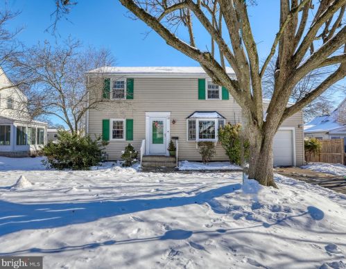 12 Patton Dr, Trenton, NJ 08618-2502