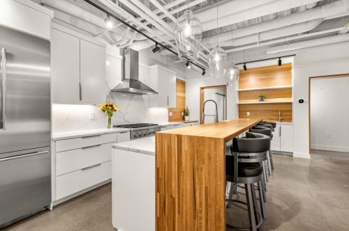 51 Islington St, Portsmouth, NH 03801-4203