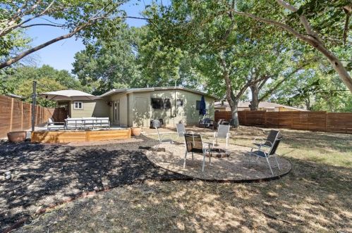 5101 Creekline Dr, Austin TX  78745-2227 exterior