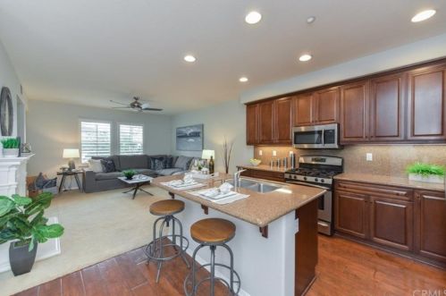 24 Vintage, Irvine CA  92620-3409 exterior