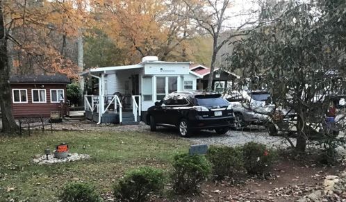 592 Riverside Dr, Cleveland, GA 30528-7277