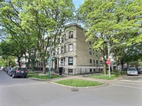 3842 Sheffield Ave, Chicago, IL 60613-2918