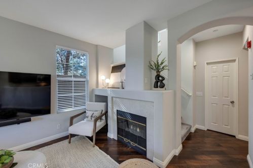1804 Crescent Oak, Irvine CA  92618-4027 exterior