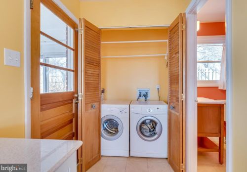 217 Elm St, Harpers Ferry WV 25425-6006 exterior