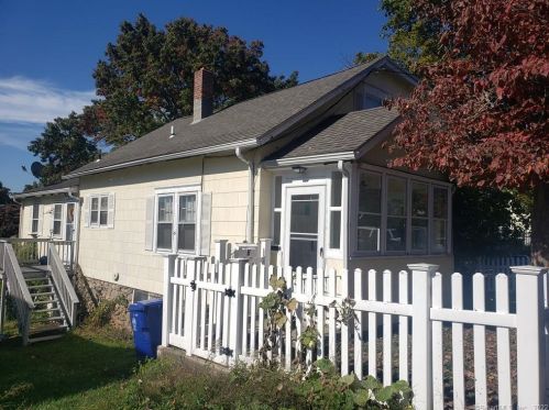 6 Villaway Rd, Norwalk, CT 06855-2129