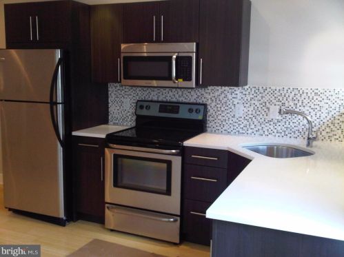 2332-38 Carpenter St, Philadelphia, PA 19146-2511