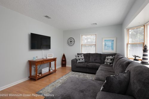 110 Brooks Rd, Lavallette NJ  08735-3227 exterior